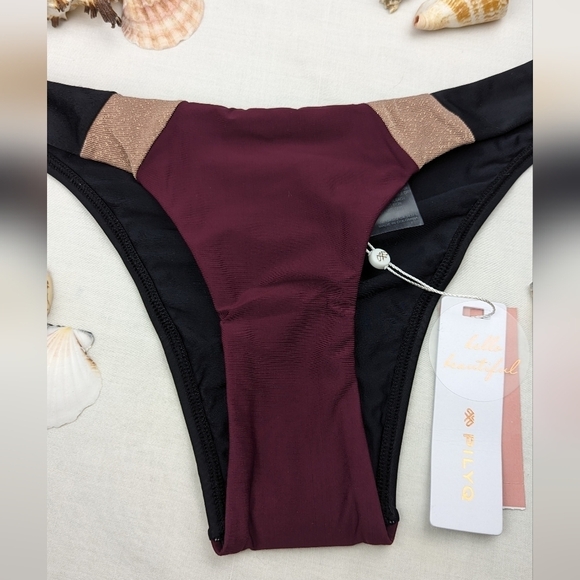 PilyQ
Vino Color Block Teeny Cheeky Coverage
Bikini Bottom - Picture 3 of 9